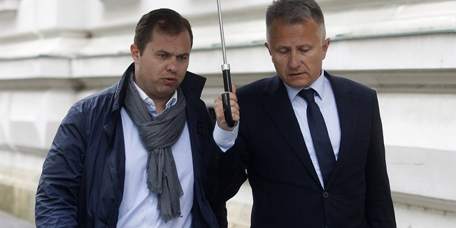 Zagreb, 280415.Zrinjevac, Zupanijski sud.Optuzno vijece odlucuje o osnovanosti optuznice podignute zbog malverzacija u Karlovackoj banci. Odvjetnici dolaze na sjednicu optuznog vijeca.Na fotografiji: Osumnjiceni Josko Kovac i odvjetnik Rajko Mlinaric.Foto: Ranko Suvar / CROPIX