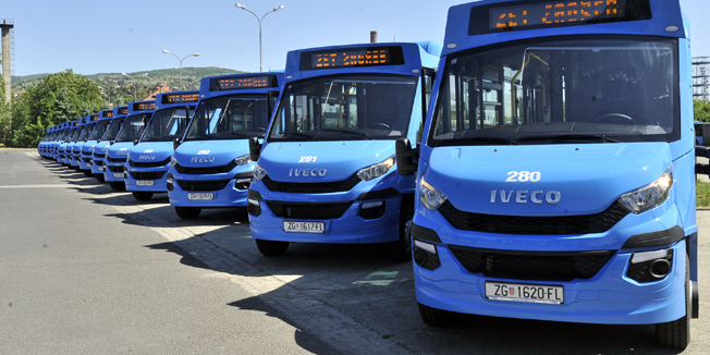 Zagreb, 120515.Gradonacelnik grada Zagreba Milan Bandic u autobusnom pogonu Podsused, predstavio je 16 novih plinskih autobusa ZET-a, koji su dijelom financirani sredstvima Fonda za zastitu okolisa.Foto: Bruno Konjevic / CROPIX