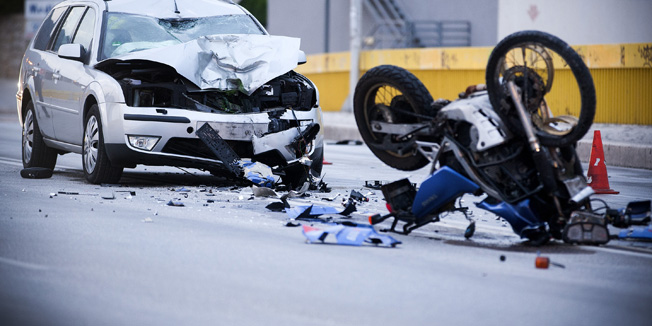 Split, 160515.U prometnoj nesreci motora i osobnog automobila koja se dogodila iza 19 sati u ulici Put Stinica zivot je izgubila jedna osoba.Vise detalja biti ce poznato nakon ocevida.Foto: Ante Cizmic / CROPIX