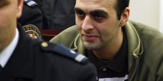 Zagreb, 031110.Zupanijski sud.Nakon devet mjeseci sudjenja na zagrebackom Zupanijskom sudu objavljena je presuda sestorici optuzenih za ubojstvo Ive Pukanica i Nike Franjica.Sudsko vijece pod predsjedanjem sutkinje Ivane Krsul uz pojacane mjere osiguranja i velik interes medija izreklo je sestorici optuzenih ukupno 150 godina zatvora.Na slici: Amir Mafalani.Foto: Davor Pongracic / CROPIX