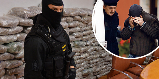 - 2014. U FOTOGRAFIJAMA CROPIX-A -Zagreb, 050414.Ravnateljstvo policije.Ilica.Press konferencija u ravnateljstvu policije koja je ovih dana zaplijenila 800 kilograma marihuane.Na fotografiji: Specijalci osiguravaju veliku kolicinu marihuane.Foto: Goran Mehkek / CROIX