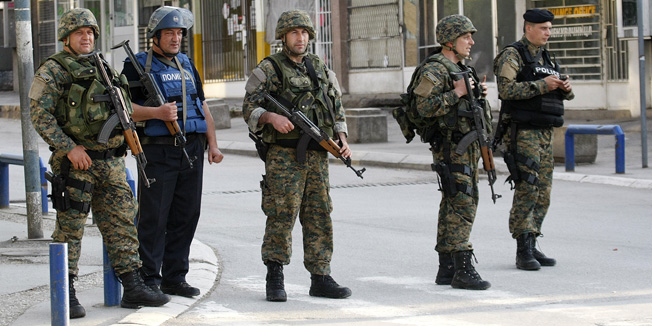 Kumanovo, Makedonija, 100515.Kumanovo u kojem je jucer doslo do pucnjave izmedju policije i nepoznatih napadaca.Na fotografiji: policija u Kumanovu.Foto: Ronald Gorsic / CROPIX