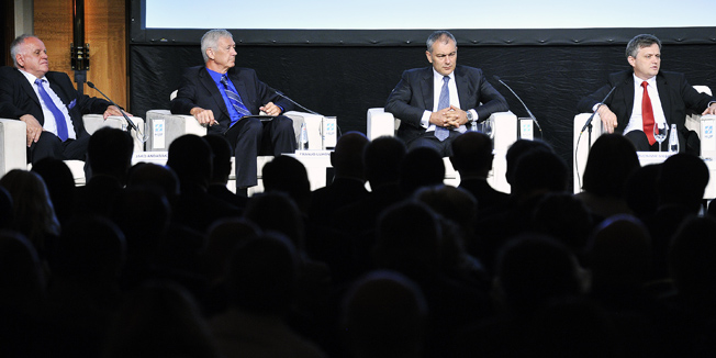 Zagreb, 150615. Dan poduzetnika 2015 pod nazivom Vizija + ljudi + odgovornost = recept za uspjeh, odrzan je u hotelu Westin u organizaciji Hrvatske udruge poslodavaca.Na fotografiji: okrugli stol na kojem su sudjelovali Jako Andabak, Franjo Lukovic, Zvonimir Mrsic i Emil Tedeschi.Foto: Boris Kovacev / CROPIX