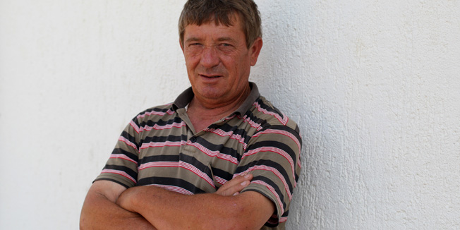 Ninski Dracevac, 130615.Dusan Zekanovic, covjek kojeg je odvjetnik prevario i nije ga obavjestio da je dobio sudski spor.Foto: Jure Miskovic / CROPIX