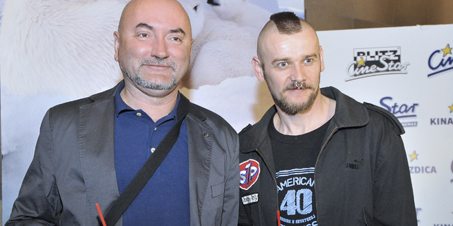 Zagreb, 280513.IMAX dvorana, CineStar, Arena centar.Odrzana je premijera dokumentarne avanture Arktik, price o prezivljavanju koja na zanimljiv nacin gledatelje uvodi u zivot polarne medvjedice i njenih sedmomjesecnih medvjedica u divljini Arktika.Na fotografiji: Drazen Ilincic sa deckom Alenom Kovacem.Foto: Damir Krajac / CROPIX