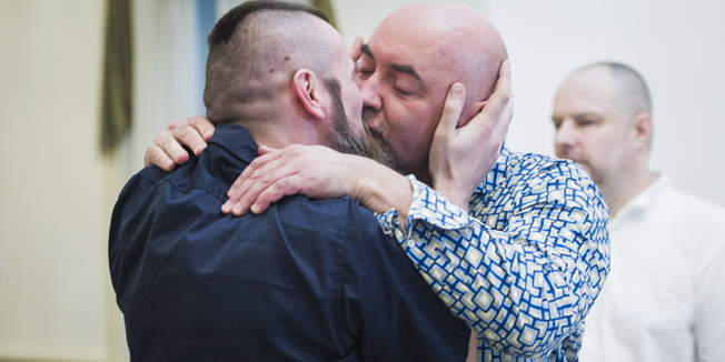 Zagreb, 270615. Televizijski novinar Drazen Ilincic sklopio je danas u Starogradskoj vijecnici zivotno partnerstvo sa dugogodisnjim partnerom Alenom Kovacem. Ceremonija je odrzana u uskom krugu bliskih ljudi. Slavlje se nastavilo u njihovom zajednickom stanu.Foto: Neja Markicevic / CROPIX