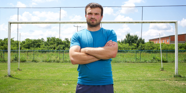 Nijemci, 260615.Stocaru Ivanu Djurasevicu iz Nijemaca drzava je umjesto poljoprivrednog zemljista na koristenje dala nogometno igraliste treceligasa iz sela Podgradje.Na fotografiji: Ivan Djurasevic na ngometnom igralistu treceligasa iz Podgradja.Foto: Vlado Kos / Cropix