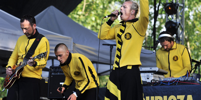 Zagreb, 230610.Na Jarunu se od 21.-23.06. odrzava glazbeni spektakl T-Mobile INmusic festival na kojem ce nastupiti mnogobrojni izvodjaci kako iz zemlje tako i svijeta.Danas se odrzava zadji dan festivala.Na fotografiji: Dubioza Kolektiv.Foto: Boris Kovacev / CROPIX