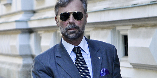 Zagreb, 210912.Na Zupanijskom sudu u Zagrebu danas je nastavljeno sudjenje u slucaju Kerestinec, gdje je u svojstvu svjedoka svjedocio Mte Lausic.Na fotgrafiji: Mate Lausic dolazi na Zupanijski sud u Zagrebu.Foto: Admir Buljubasic / CROPIX