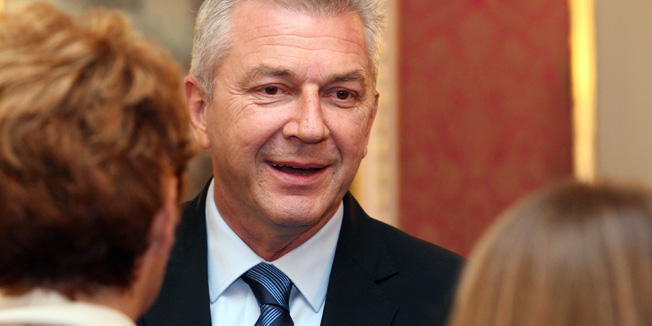 Zagreb, 040914.Vlada.Sjednica Vlade RH. Vlada je raspravljala o  konacnom prijedlogu izmjena Zakona o sustavu drzavne uprave kojim se umjesto 20 ureda drzavne uprave u zupanijama predlaze ustrojavanje pet ureda koji se osnivaju za podrucje vise zupanija.Na fotografiji: Ranko Ostojic.Foto: Davor Pongracic / CROPIX