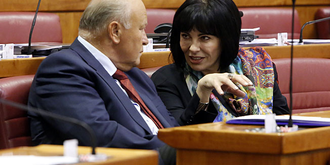 Zagreb, 031014.Hrvatski sabor.Nastavak 14. sjednice Hrvatskog sabora na kojoj su zastupnici glasovali o raspravljenim tockama proteklog tjedna. Na fotografiji: zastupnici su potvrdili skidanje imuniteta Marini Lovric Merzel, Slavko Linic i Marina Lovric Merzel.Foto: Damjan Tadic / CROPIX