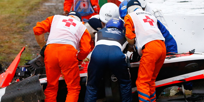 SUZUKA, JAPAN - OCTOBER 05:  Jules Bianchi of France and Marussia receives urgent medical treatment after crashing during the Japanese Formula One Grand Prix at Suzuka Circuit on October 5, 2014 in Suzuka, Japan.  (Photo by Getty Images/Getty Images)