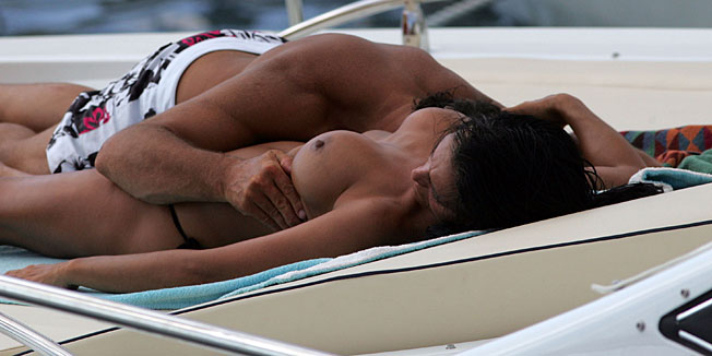 hvar 060807.Masiranje zenskih grudi tj. sisa na talijanskom brodu na hvarskoj rivi ljubav seks i more.Foto : damjan tadic / cropix