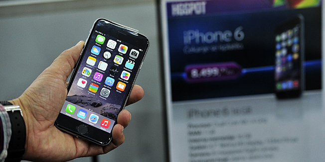 Zagreb, 230914.Pametni telefon Apple iPhone 6 sluzbeno se poceo prodavati u trgovini Hgspot po cijeni od 8499kn.Foto: Boris Kovacev / CROPIX