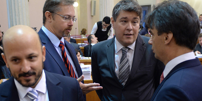 Zagreb, 170914.Nakon ljetne pauze Hrvatski sabor danas je zapoceo s radom. 14. sjednica zapocela je postavljanjem pitanja Vladi RH.Na fotografiji: Sinisa Varga, Gordan Maras, Boris Lalovac i Branko Grcic.Foto: Goran Mehkek / CROPIX