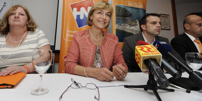 Sibenik, 181014.Danasnjoj konferenciji za medije HNS-a nazocili su Vesna Pusic, Andrea Zlatar Violic, Srdjan Gjurkovic i Petar Misura, novi celnik zupanijskog HNS-aNa fotografiji: Andrea Zlatar Violic, Vesna Pusic, Petar Misura, Srdjan Gjurkovic.Foto: Niksa Stipanicev / CROPIX