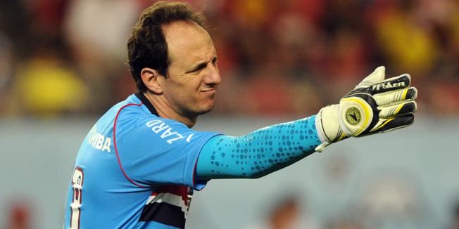 KASHIMA, JAPAN - AUGUST 07:  (EDITORIAL USE ONLY) Rogerio Ceni #1 of Sao Paulo FC looks on during the Suruga Bank Championship match between Kashima antlers and Sao Paulo FC at Kashima Soccer Stadium Stadium on August 7, 2013 in Kashima, Ibaraki, Japan.  (Photo by Masashi Hara/Getty Images)