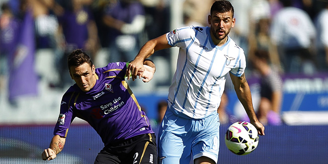 FLORENCE, ITALY - OCTOBER 19: Gonzalo Rodriguez of ACF Fiorentina fights for the ball with Filip Djodjevic of SS Lazio during the Serie A match between ACF Fiorentina and SS Lazio at Stadio Artemio Franchi on October 19, 2014 in Florence, Italy.  (Photo by Gabriele Maltinti/Getty Images)