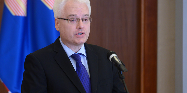 Zagreb, 181014.Ured predsjednika.Pantovcak.Predstavljanje stajalista gradjana o pojedinim ustavnim pitanjima i ptanjima izbornoga sustava.Rezultate stajalista gradjana objavio je predsjednik Ivo Josipovic u izlaganju.Na fotografiji: Izlaganje Ive Josipovica.Foto: Goran Mehkek / CROPIX