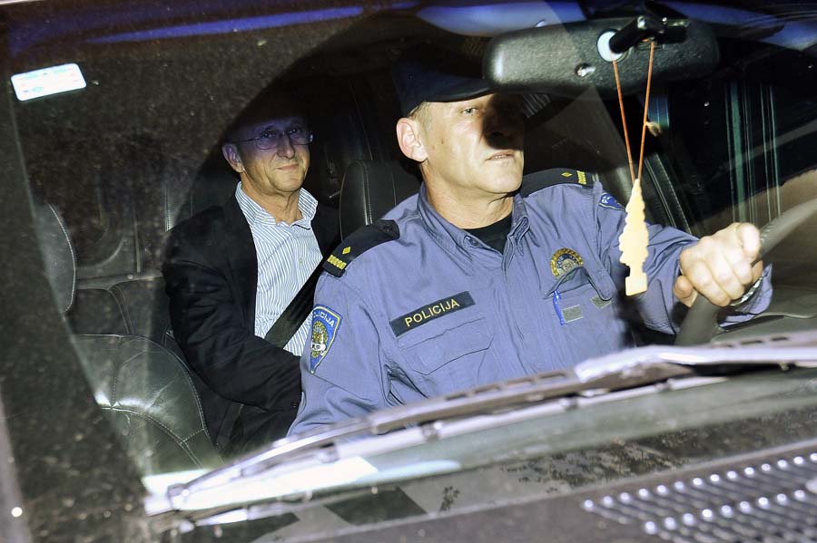 Zagreb, 201014. Privodjenje osumnjicenih u aferi Agram u sjediste USKOK-a u Gajevoj ulici.Na fotografiji: Slobodan Ljubicic izlazi iz USKOK-a.Foto: Boris Kovacev / CROPIX