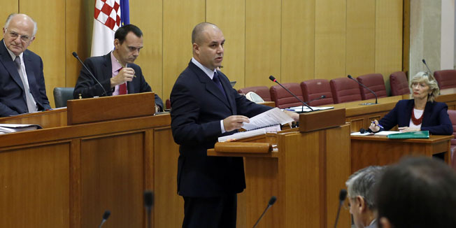 Zagreb, 221014.Trg svetog Marka.Na danasnjoj redovnoj sjednici Hrvatskog sabora zastupnici su, izmedju ostalog, raspravljali o izvrsenju proracuna.Na fotografiji: ministar Igor Radjenovic.Foto: Damjan Tadic / CROPIX