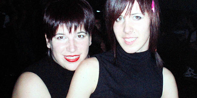 cavle, 151206- autocesta rijeka - zagreb, pored mjesta cavle - poginula dvadesetdvogodisnja vozacica toyote yaris visnja filipovic pokusavajuci izbjeci napoznati automobil koji je vozio pogresnim smjerom autocestom, vozac pobjegao, njena osamnaestogodisnja sestra gordana filipovic preminula na jil-u od posljedica prometne- zajednicka fotografija poginulih - sestre filipovic, visnja i gordanapresnimka tea cimas-crn-