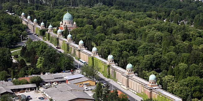 Zagreb, 210509.Zracni snimak, panorama Zagreba.Na slici: groblje Mirogoj - arkade.Foto: Josip Bistrovic / CROPIX