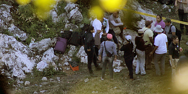 Forensic personnel arrive at the scene where a new mass grave has been discovered in a trash dump on the outskirts of Cocula, Guerrero state, Mexico on October 27, 2014.  Two drug gang members were arrested October 27th on suspicion of direct involvement in the disappearance of 43 students over a month ago, Mexico's top prosecutor said.  Authorities detained four Guerreros Unidos members, two of whom are believed to have helped carry out the crime that has shocked Mexico, Attorney General Jesus Murillo Karam said.   AFP PHOTO / JESUS GUERRERO