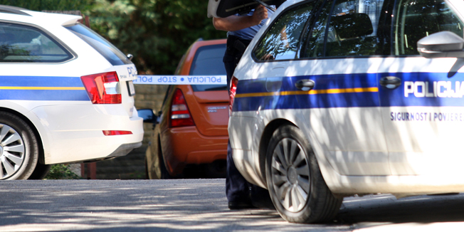 Karin Donji, 300814.Sinoc je u Karinu Donjem pronadjeno tijelo 49-godisnjaka na kojem su vidljive ozljede po tijelu. Policijski ocevid je u tijeku.Foto: Jure Miskovic / CROPIX