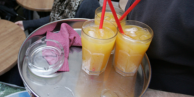 Split, 251010.Jutros je doslo do nestanka elektricne energije u vecem dijelu grada. Razlog nestanka je izbacivanje automatske zastite u trafo stanici na Dobrome. U gradskim kaficima umjesto kave posluzivali su se sokoviFoto : Jakov Prkic / Cropix