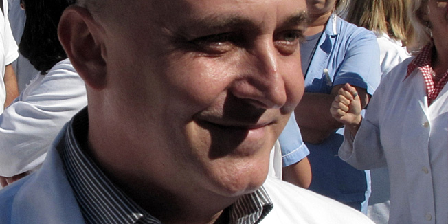 ARHIVSKA FOTOGRAFIJASisak, 261014.Dr. Miroslav Dubovecak, sanacijski upravitelj Opce bolnice Sisak, protiv je zabrane pobacaja. Na fotografiji: Dr. Miroslav Dubovecak kao predvodnik strajka lijecjika u rujnu prosle godineFoto: Mate Piskor / CROPIX                                                       