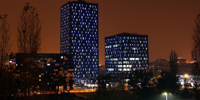 Zagreb, 300914.Strojarska cesta.Svjetleci neboderi kompleksa Strojarska promijenili su nocnu vizuru Zagreba.Na fotografiji: neboderi.Foto: Marko Todorov / CROPIX