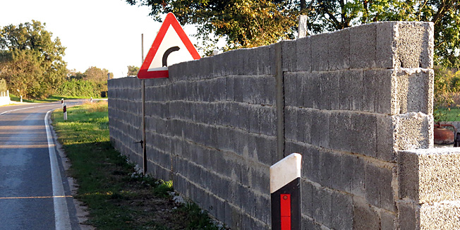 Pula, 031114. Na Premanturskoj cesti nepoznati je 