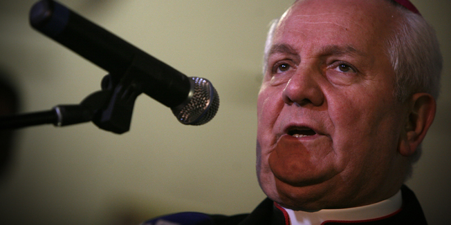 Slavonski Brod, 210311.U povodu Tjedna solidarnosti i zajednistva s Crkvom i ljudima u Bosni i Hercegovini bivsi hrvatski konzul u BiH Frano Piplovic u Franjevackom samostanu predstavio je izlozbu svojih fotografija pod nazivom Prodjoh Bosnom ' nako. Izlozbu je otvorio biskup Banjalucke biskupije Franjo Komarica.Na slici: Franjo Komarica.Foto: Danijel Soldo / CROPIX