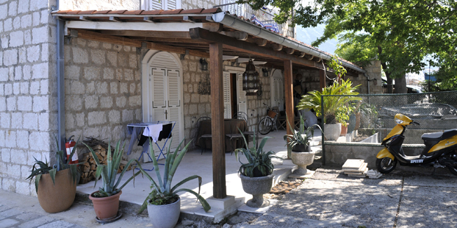 Dubrovnik, 020612.Kamena kuca u donjem Obuljenju uz obalu rijeke Omble u kojoj je zivio jedan od kumova talijanske kriminalne organizacije 'Ndrangheta, talijanski poduzetnik Antonio Melato.Foto: Tonci Plazibat / CROPIX