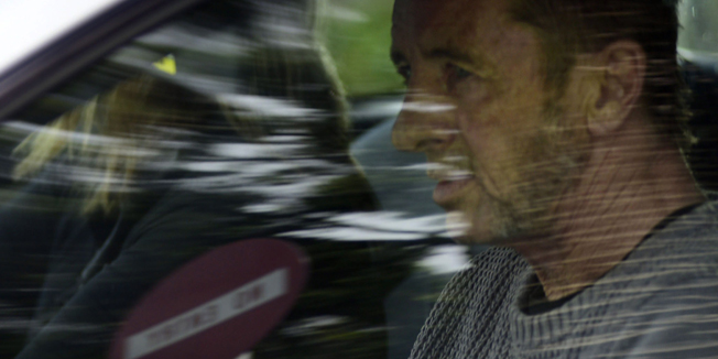 This picture taken on November 6, 2014 and provided by The New Zealand Herald shows the drummer with legendary rock band AC/DC, Phil Rudd, leaving the court house in Tauranga, New Zealand.  Phil Rudd was accused of trying to hire a hitman to kill two men after police raided his luxury New Zealand home.    AFP PHOTO / The New Zealand Herald / George Novak   NEW ZEALAND OUT  ---  AUSTRALIA OUT