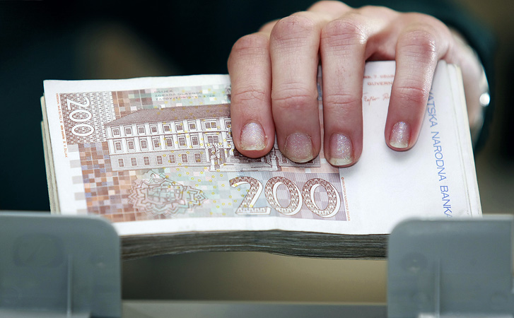 Zagreb, 130208.Sjediste HYPO grupe, Slavonska avenija. Banka - ilustracije.Brojanje novca.  Foto: Elvir Tabakovic / CROPIX