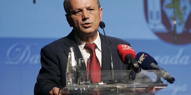 Vukovar,  030513.Predsjednik RH Ivo Josipovic na svecanoj sjednici Gradskog vijeca Grada Vukovara povodom proslave Dana grada.  Na slici: gradonacelnik Vukovara Zeljko Sabo.Foto: Emica Elvedji / CROPIX