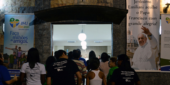 Faithfuls attend mass in a church at Vargina shantytown in Rio de Janeiro, Brazil, on July 14, 2013, where Pope Francis is due to celebrate mass during his upcoming visit next July 22 to 28.    AFP PHOTO / VANDERLEI ALMEIDA