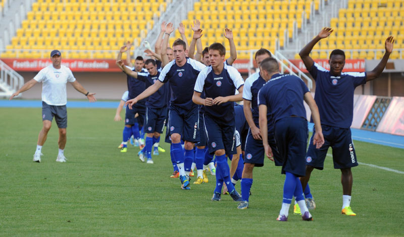 Skopje,240713.Trening nogometnog kluba Hajduk na Areni Filip II, odrzan je danas u Skopju,uoci utakmice s Turnovom za Ligu Europe,koja ce se igrati sutra.Na fotografiji: nogometashi Hajduka na treningu .Foto: Maja Zlatevska / CROPIX