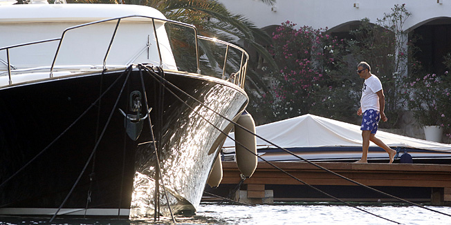 Hvar, Pakleni Otoci, 070813.Poduzetnik Emil Tedeschi ispred svoje kuce u uvali Pirja.Foto: Damjan Tadic / CROPIX