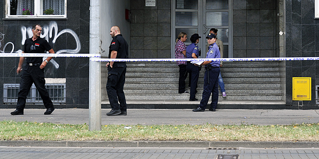 Zagreb, 200813.Policijski ocevid nakon sto je nepoznata zenska osoba uz prijetnju oruzjem izvrsila razbojstvo nad sluzbenicima banke Banco Popolare na adresi Savska cesta 131.Foto: Boris Kovacev / CROPIX