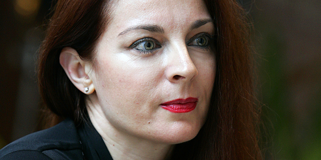 Zagreb, 020312.Kafic Velvet.Sasa Broz, kazalisna redateljica u kaficu Velvet u Dezmanovom prolazu razgovara s novinarkom Nadom Mirkovic.Na slici: Sasa Broz - kazalisna redateljica.Foto: Tomislav Kristo / CROPIX