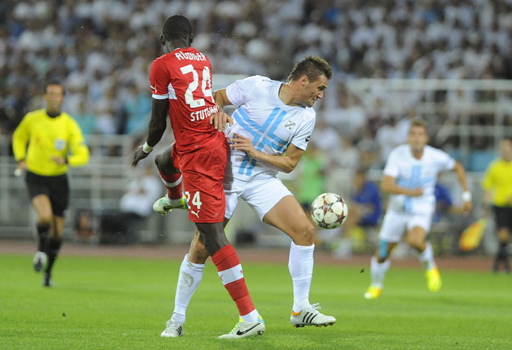 Rijeka, 220813.Stadion Kantrida HNK Rijeka.Utakmica 4. pretkola Europa lige, susret momcadi HNK Rijeka i VfB Stuttgart.Na fotografiji: Antonio Rudiger, Zoran Kvrzic.Foto: Damir Krajac / CROPIX