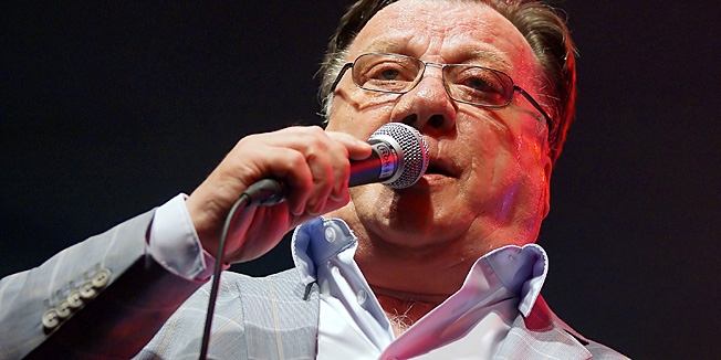 Zagreb, 010513.Otok Mladosti, Jarun.Velikim koncertom na jarunskom Otoku Mladosti poznati pjevac Halid Beslic otvorio je premijerno izdanje Jarun Piknik Festivala.Na fotografiji: detalj s nastupa.Foto: Marko Todorov / CROPIX