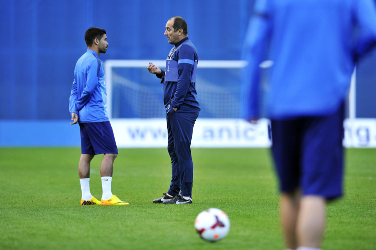 Zagreb, 020913. Trening Hrvatske nogometne reprezentacije uoci utakmice Srbija - Hrvatska za Svjetsko prvenstvo u Brazilu na Maksimirskom stadionu. Na fotografiji: Igor Stimac i Eduardo da Silva.Foto: Boris Kovacev / CROPIX