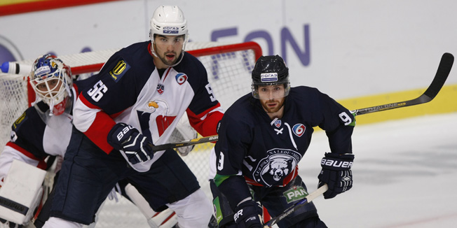 Zagreb, 130913.Dom sportova, Trg Kresimira Cosica.Utakmica 4. kola Kontinetalne hokejaske lige,KHL Medvescak Zagreb - Slovan Bratislava Na fotografiji: Bil Thomas (D).Foto: Ronald Gorsic / CROPIX