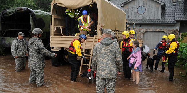 This US Army National Guard photo obtained September 13, 2013 shows Colorado National Guardsmen(CONG) as they respond to floods in Boulder County, Colorado, on September 12, 2013. CONG are working with local agencies to help citizens in the area affected by the flooding by evacuating people using high-clearance vehicles. AFP PHOTO / US ARMY NATIONAL GUARD/Joseph K. VonNida/ == RESTRICTED TO EDITORIAL USE / MANDATORY CREDIT: 