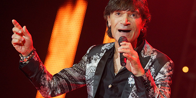 Zagreb, 161112.KD Drazen Petrovic.Odrzan je veliki humanitarni koncert pod nazivom Palcic gore. Cilj ove humanitarne akcije prikupljanje je sredstava za inkubatore i dodatnu medicinsku opremu kako bi se zbrinuli oni najmladji. Natupili su Baruni, Colonia, Shorty, Magazin, Jasmin Stavros i mnogi drugi.Na fotografiji: Jasmin Stavros.Foto: Marko Todorov / CROPIX