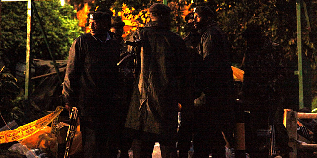 Kenyan security forces stand guard near the Westgate mall on September 25, 2013 in Nairobi. Kenyan President Uhuru Kenyatta announced today that the four-day siege by Islamist gunmen of a Nairobi shopping mall was over, with the 